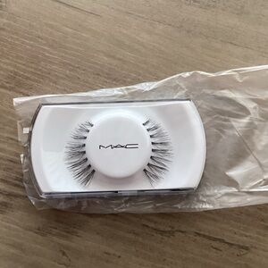 New MAC #81 Charmer Lash